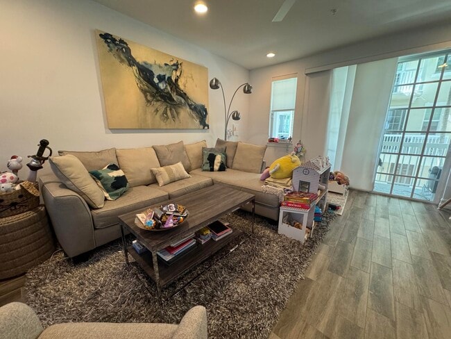 Building Photo - 101 E Coda Cir