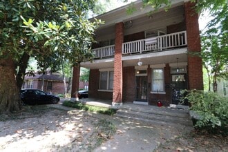 Building Photo - 1860/1862 Court Avenue