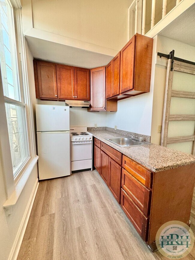 Building Photo - Top Floor Studio Unit in the Heart of the ...