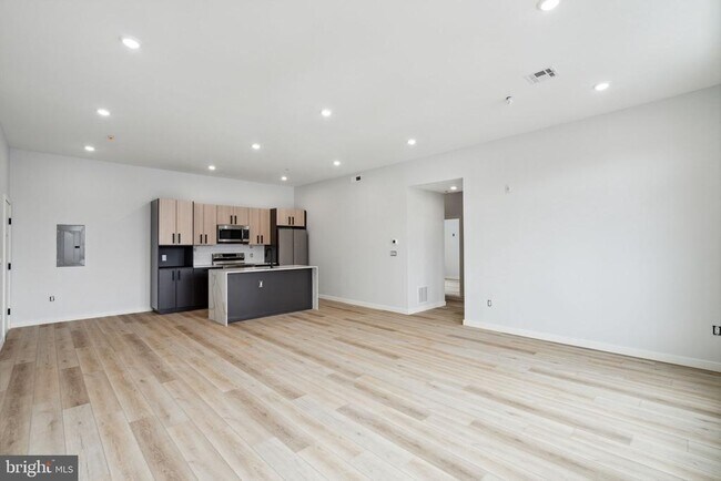 Building Photo - 1112 E Berks St