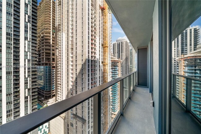 Building Photo - 121 NE 5th St