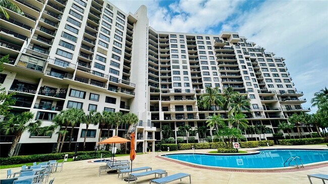 Building Photo - 540 Brickell Key Dr