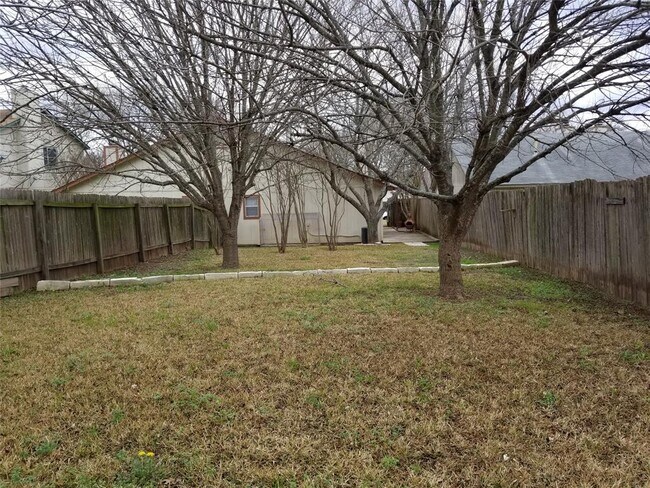 Building Photo - 740 Simonetti Dr