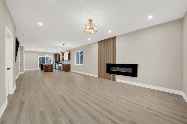 Building Photo - 5901 W Erie St