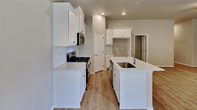 Building Photo - 12800 Elba Dr