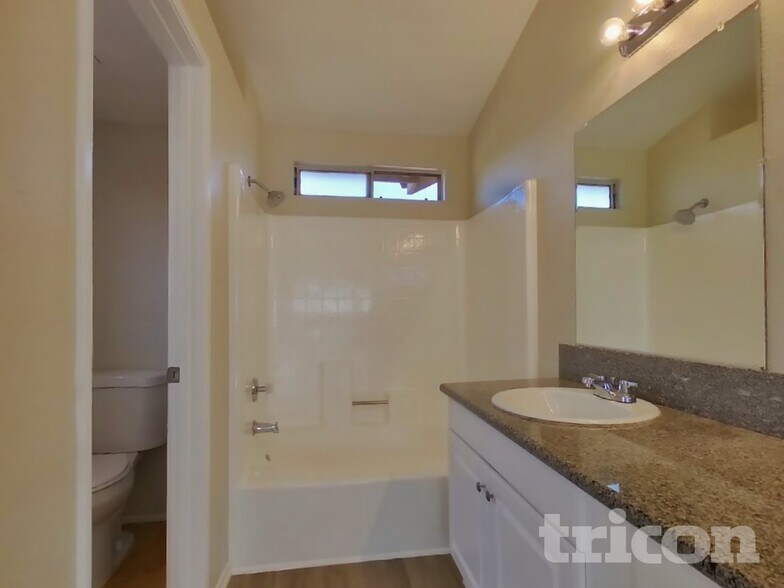 Building Photo - 1480 Medallion Ct