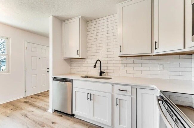 Building Photo - 2920 W Hadden St