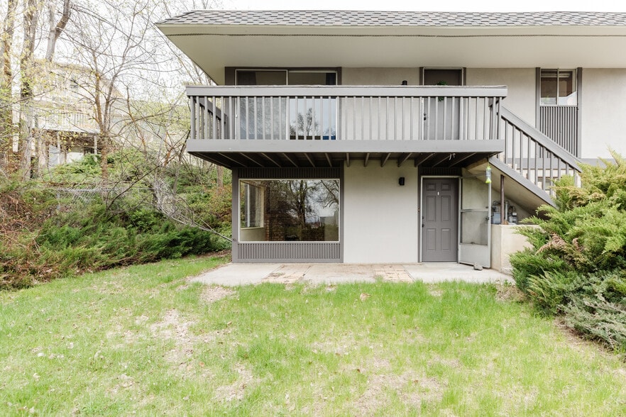 Upstairs- 2 bedroom Unit - 815 Orchard Dr