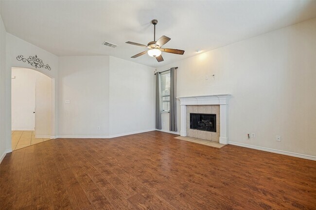 Building Photo - 1615 Bur Oak Dr