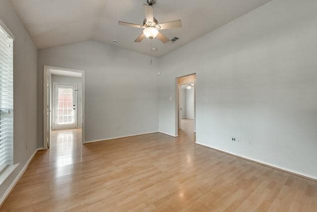 Building Photo - 2323 Brookview Dr