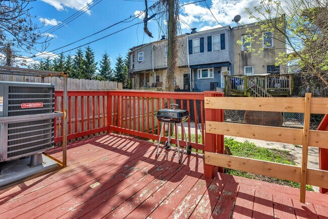 Building Photo - Two Bedroom Rental for Immediate Move In West Baltimore