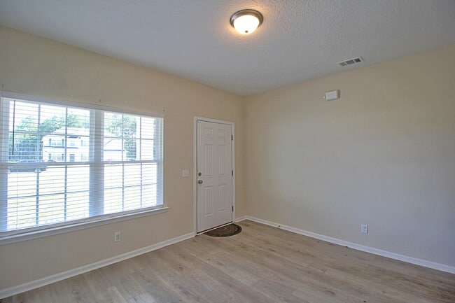 Building Photo - 260 Whippoorwill Wy NE