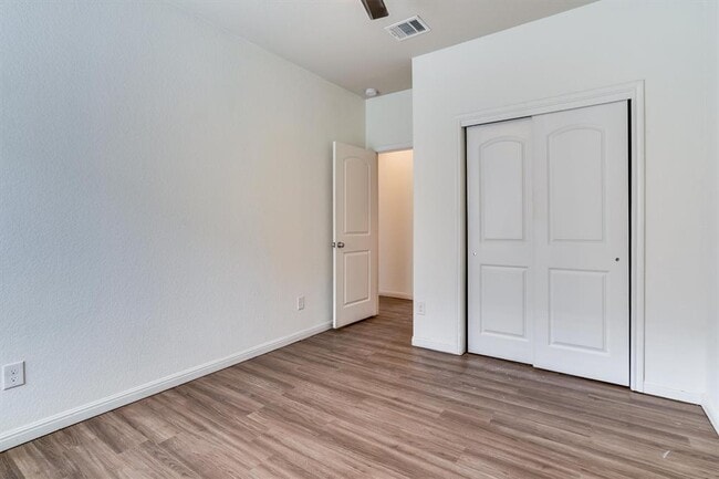Building Photo - 5637 Sacco St