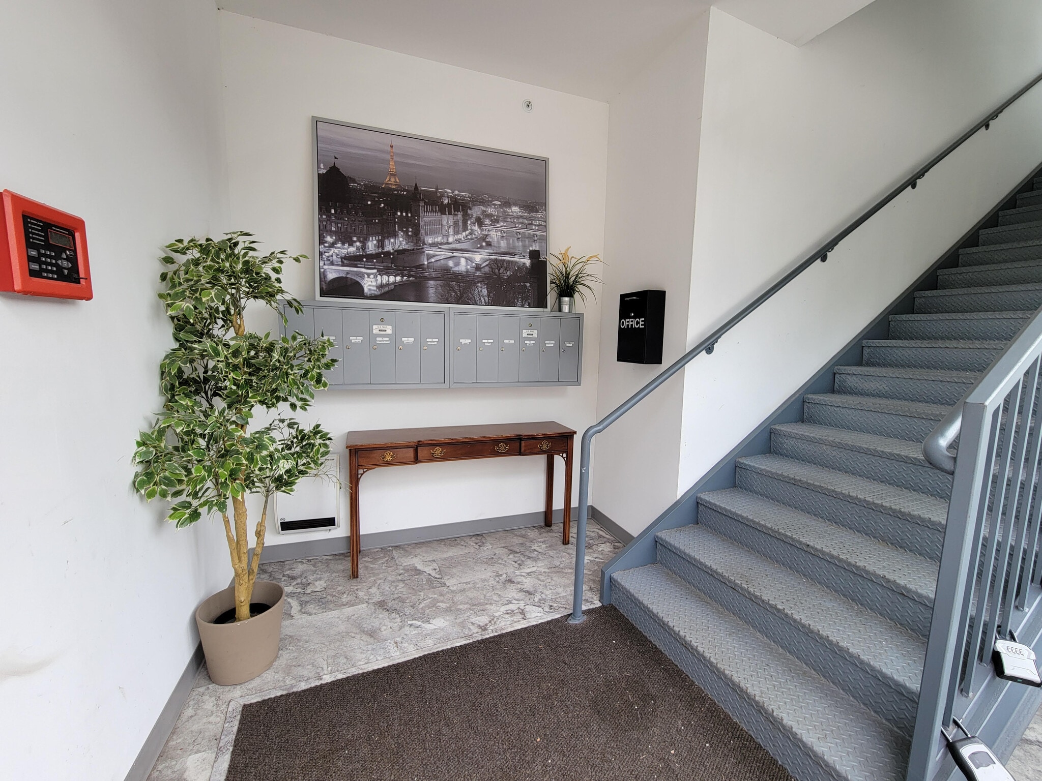 Building Photo - 2231 Bryn Mawr Ave