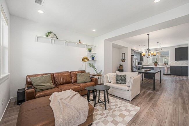 Building Photo - Stylish Town Home In Desirable Thornton Ne...