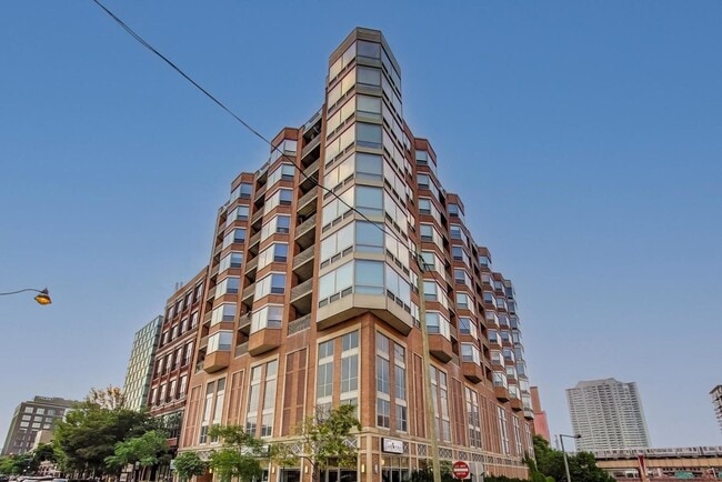 Primary Photo - 720 W Randolph St