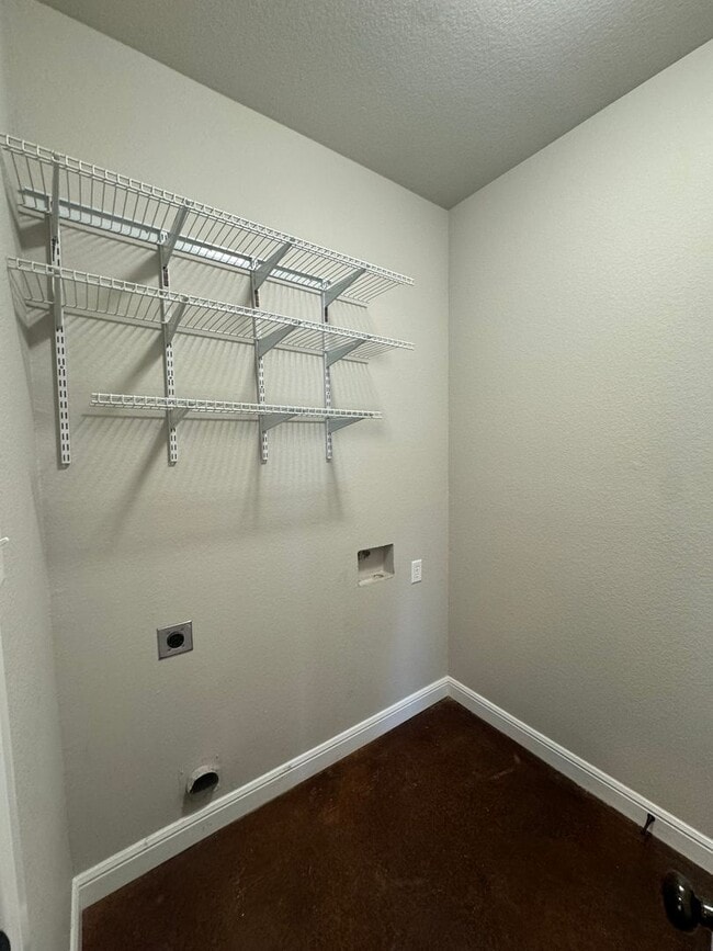Building Photo - 211 Walker Ln