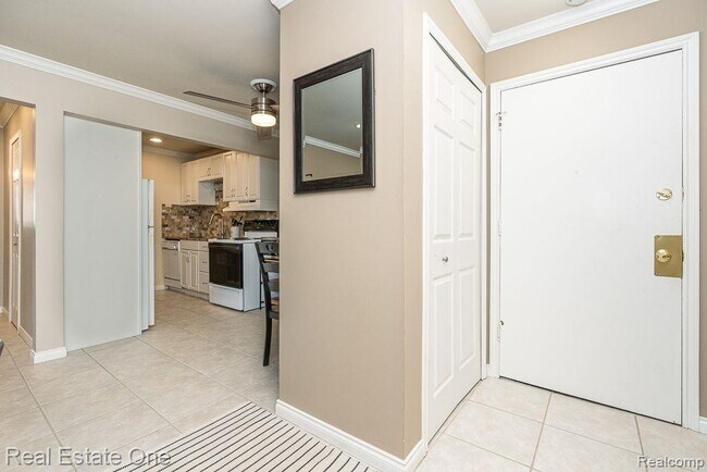 Building Photo - 803 Plate St