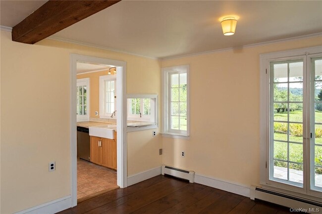 Building Photo - 332 Quaker Hill Rd