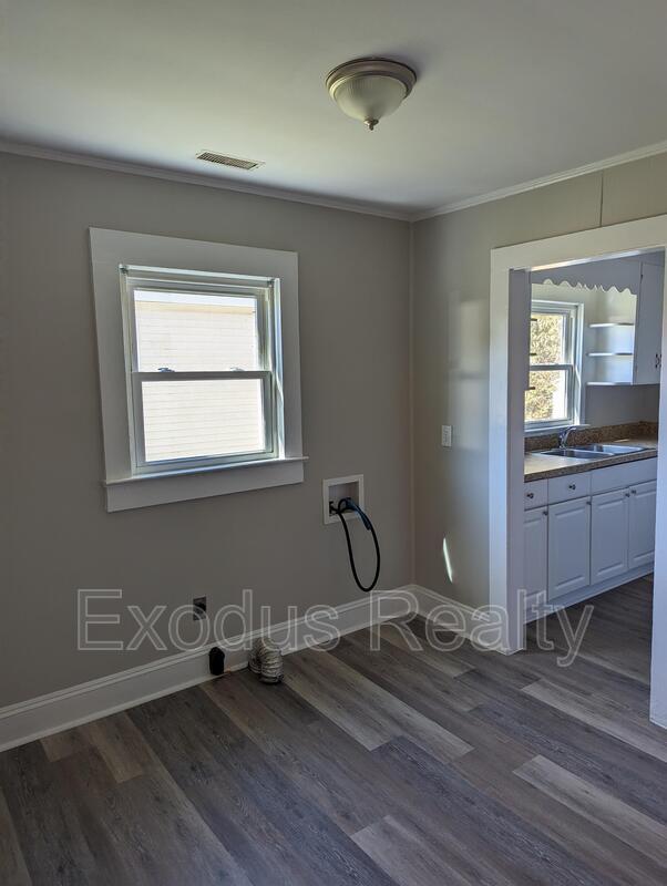 Building Photo - 507 Midland Ave