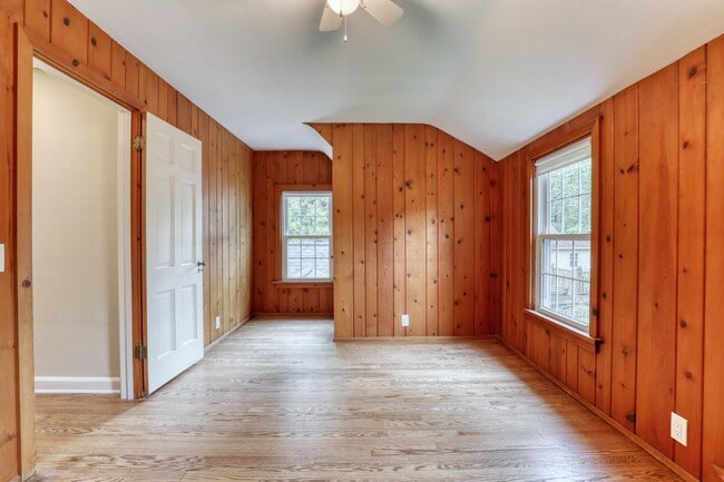 Building Photo - 645 Hi View Ct