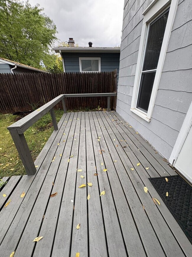 Building Photo - Charming Northside La Crosse Home
