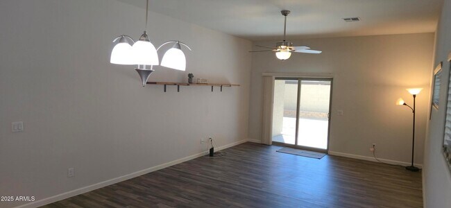 Building Photo - 701 Dylan Ct