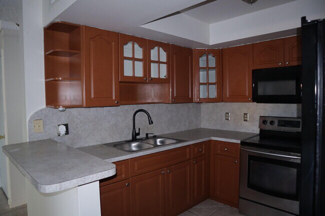 Building Photo - 6190 Seven Springs Blvd