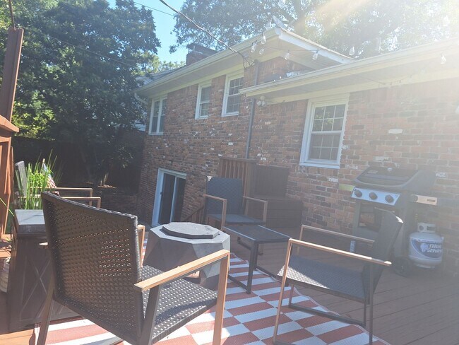 Building Photo - Magnificent Four Bedroom Home - Minutes Away from Numerous Attractions!