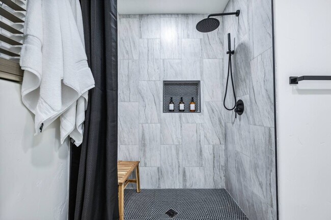 Building Photo - 131 Mescal Loop