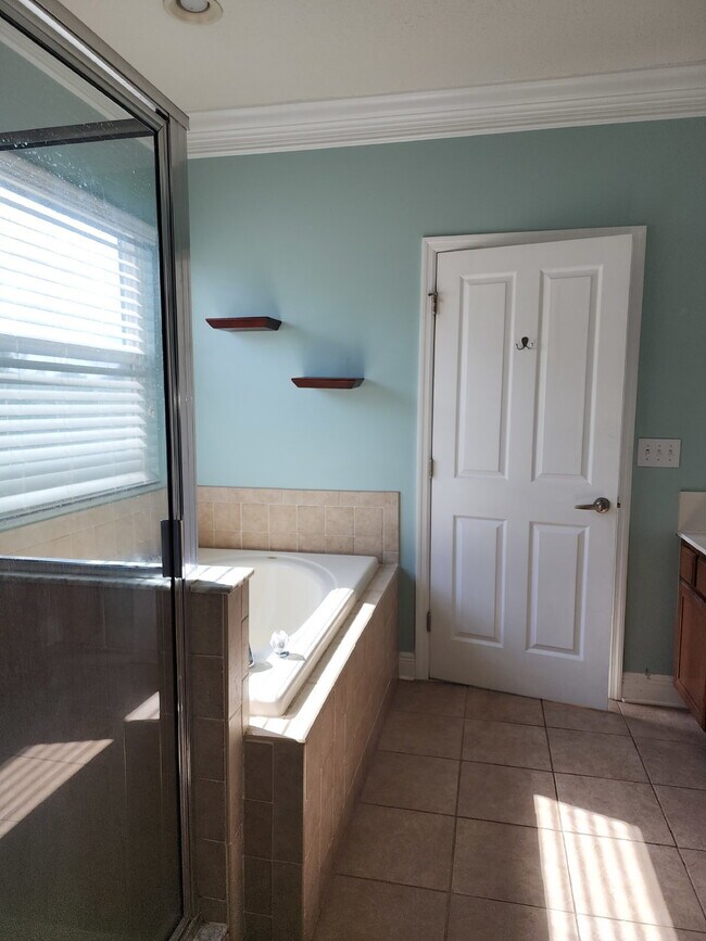 Building Photo - 8505 Lagerfeld Dr