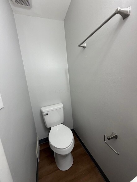 Building Photo - 1975 Dunbar Dr