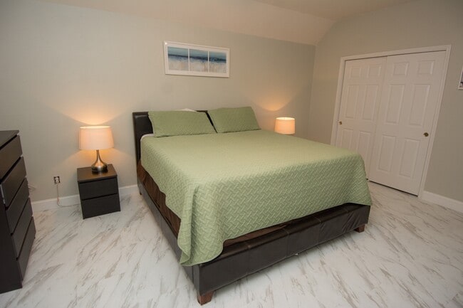 Building Photo - 16933 Scenic Knoll