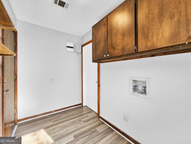 Building Photo - 1552 Golf Link Dr