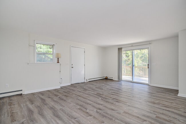 Building Photo - 54 Farview Dr
