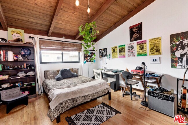 Building Photo - 1133 24th St