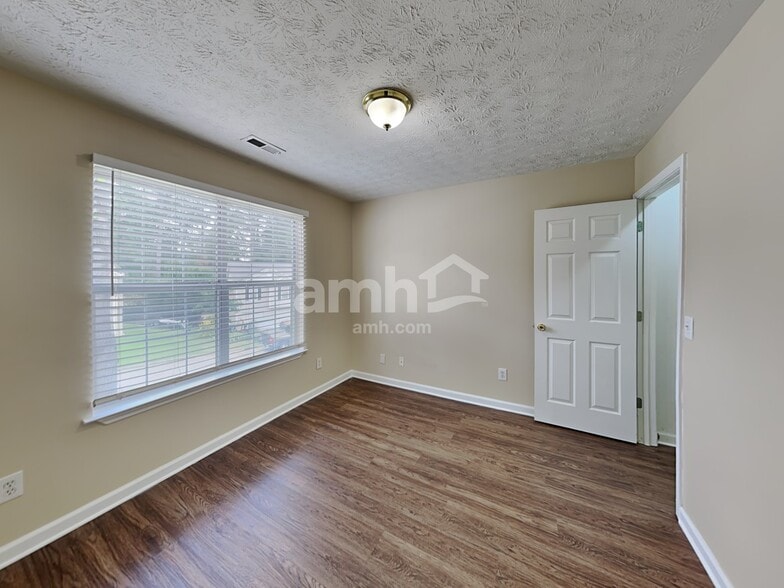Building Photo - 7114 Hillcrest Chase Dr