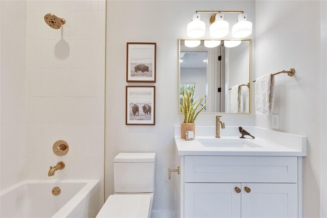 Building Photo - 1937 E 38th 1/2 St