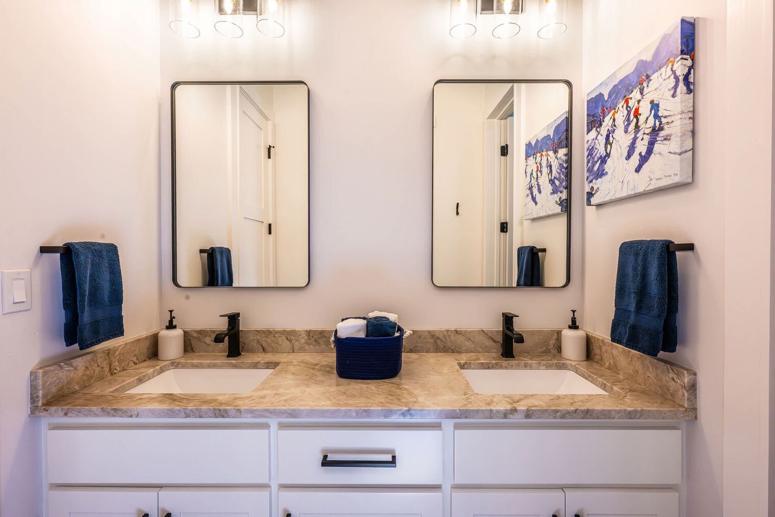 Building Photo - 3373 Mountain View Blvd