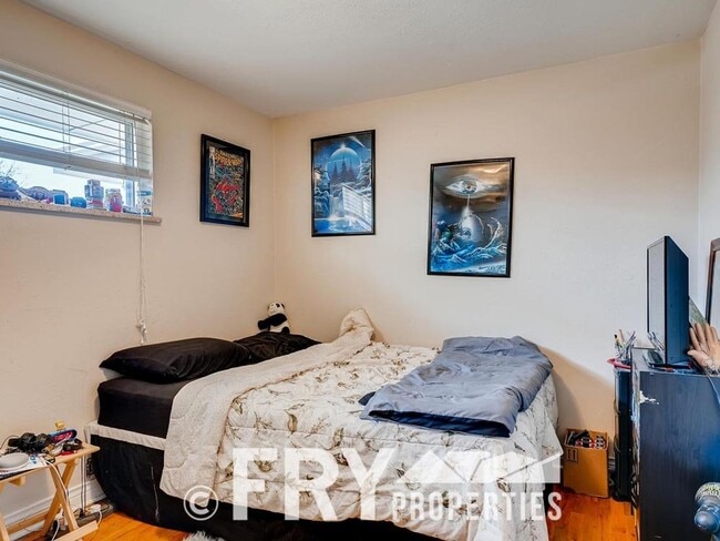 Building Photo - Spacious Updated Berkeley Triplex
