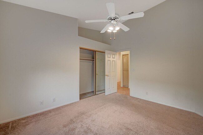 Building Photo - Great Calico Ridge Home