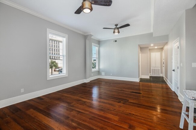 Building Photo - 405 24th St