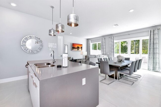 Building Photo - 7770 Sandy Ridge Dr