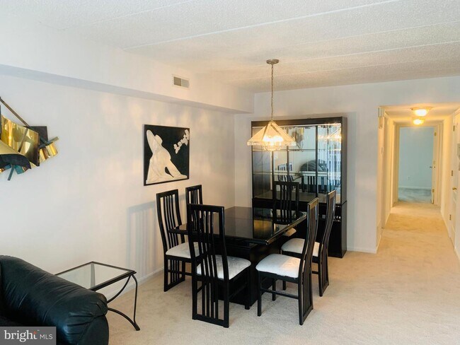 Building Photo - 1225 Norwalk Rd