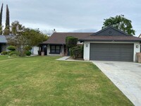 Building Photo - 3 Bedroom/2 Bathroom home off Gosford!