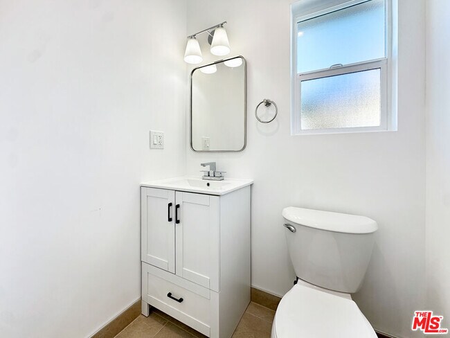 Building Photo - 5930 Willoughby Ave