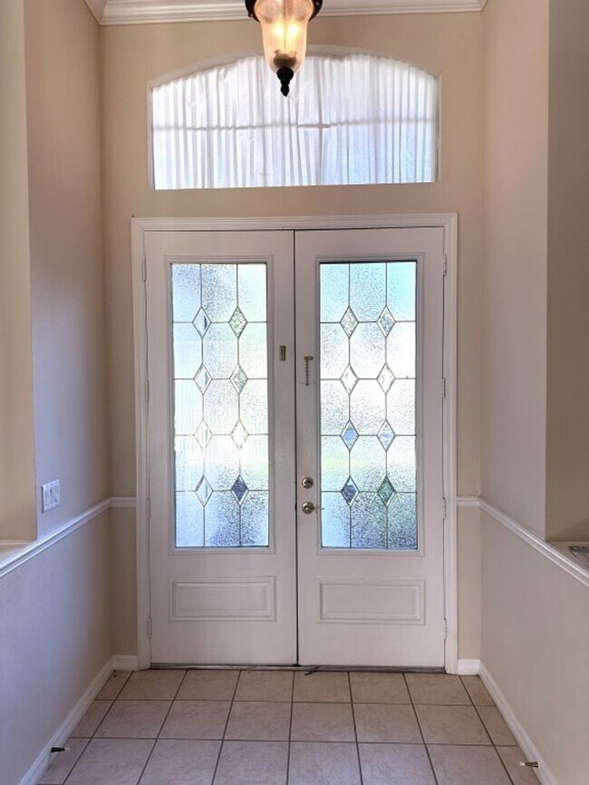 Building Photo - Spacious 5 bedroom home in Hunter Creek