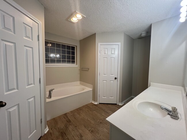 Building Photo - 6542 88th St