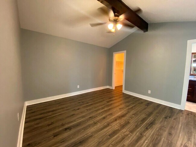 Building Photo - 3411 Lynridge Dr