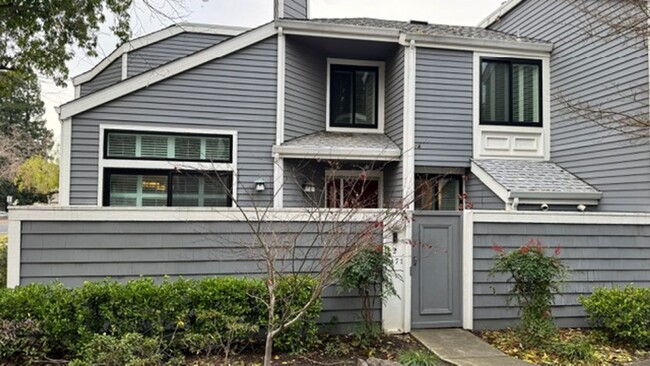 Primary Photo - Remodeled Wellington 3 bed/2.5 bath end un...